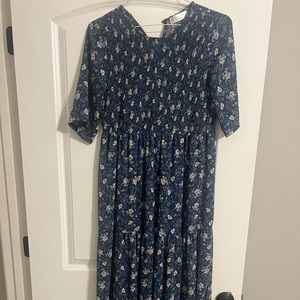 Never worn. Floor length short sleeve dress!